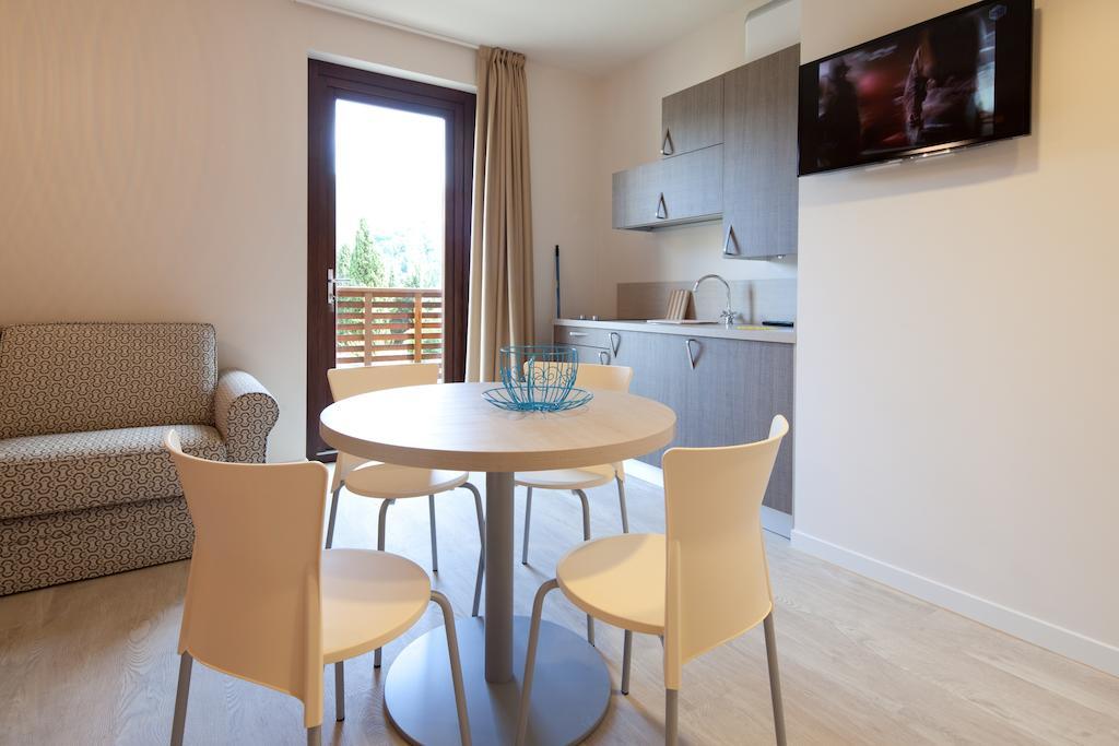 Residence Lenno Δωμάτιο φωτογραφία